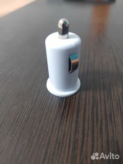 Автомобильное зарядное устройство