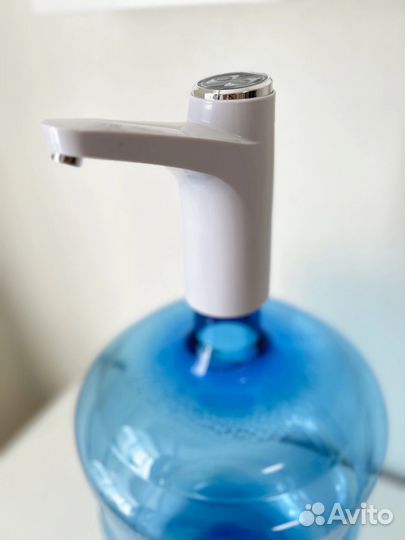 Помпа электрическая для воды белая