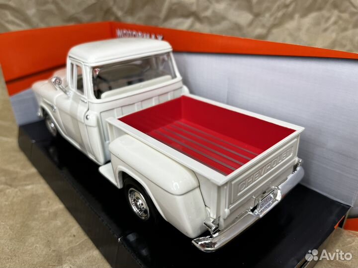 Chevrolet 5100 Stepside 1/24 MotorMax