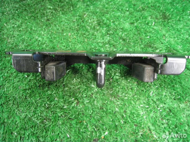 Петля замка багажника Ford Focus 2 (CB4) 2008