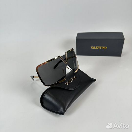 Очки Valentino