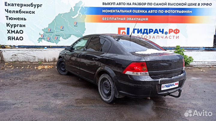 Воздуховод Opel Astra H 55351926