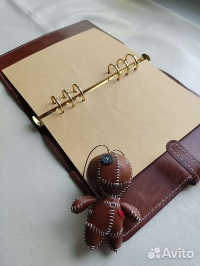 Брелок на сумку из кожи кукла 
