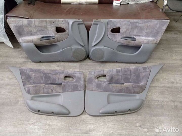 Обшивки дверей Renault Megane
