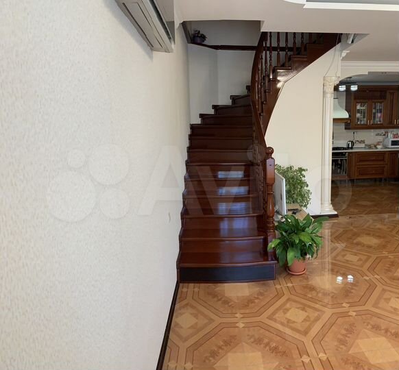 4-к. квартира, 150 м², 1/6 эт.