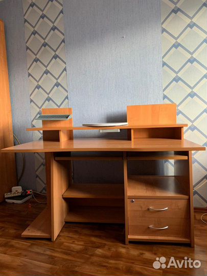 Стол письменный компьютерный