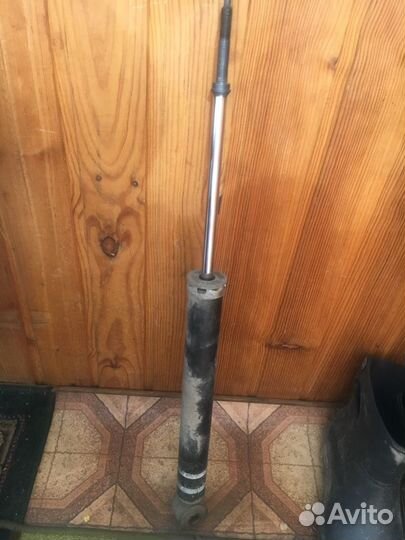 Амортизатор задний nissan tiida c11 родной б/у