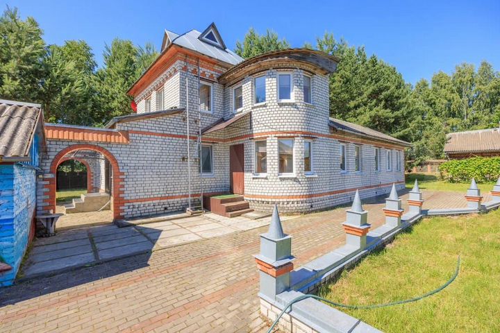 Дом 200 м² на участке 42 сот.