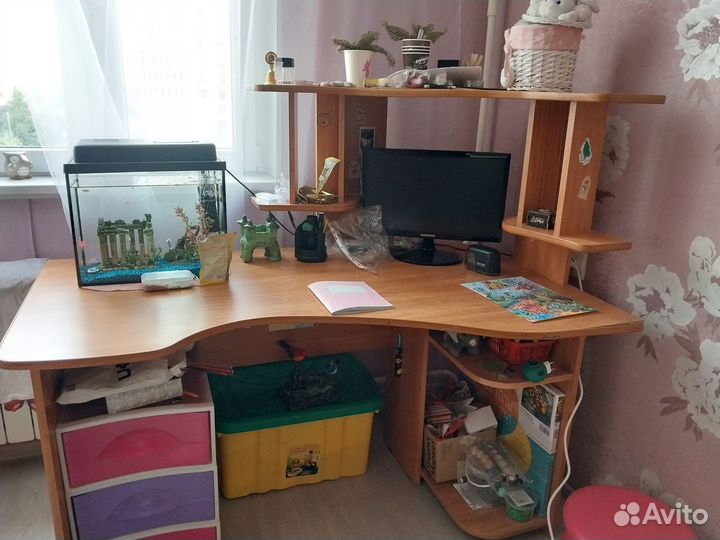 Письменный стол угловой