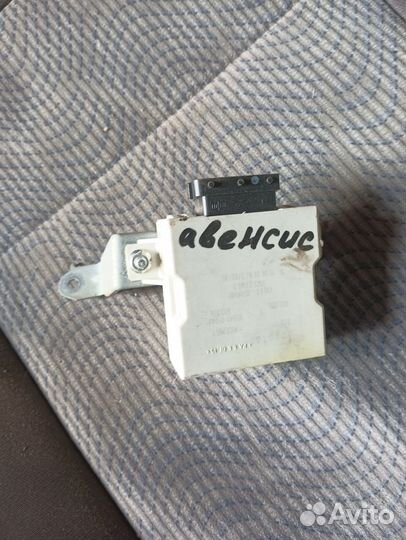 Реле стеклоочистителей Toyota Avensis II (T250) 2