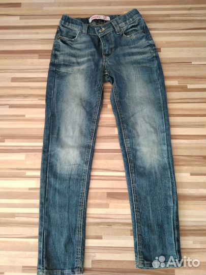 Джинсовая куртка и джинсы