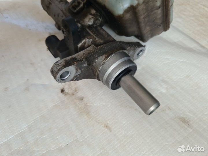 Главный тормозной цилиндр Volkswagen Polo 2013