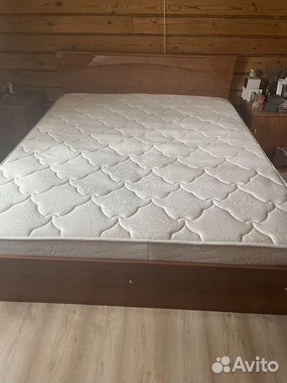 Кровать с матрасом +2 тумбы