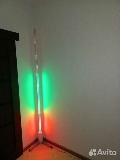 Угловой светомузыкальный торшер