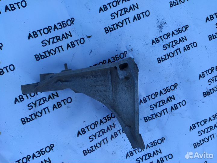 Кронштейн двигателя Volkswagen Passat B4 / Фольксв