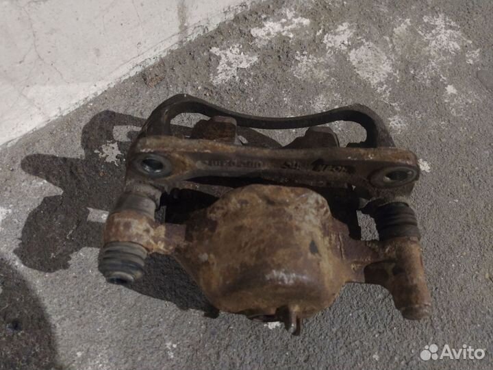 Суппорт передний левый hyundai accent, getz