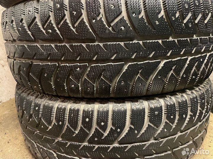 Bridgestone Ice Cruiser 7000 215/65 R16 98T
