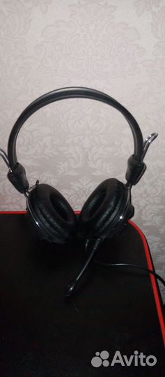 Наушники с микрофоном