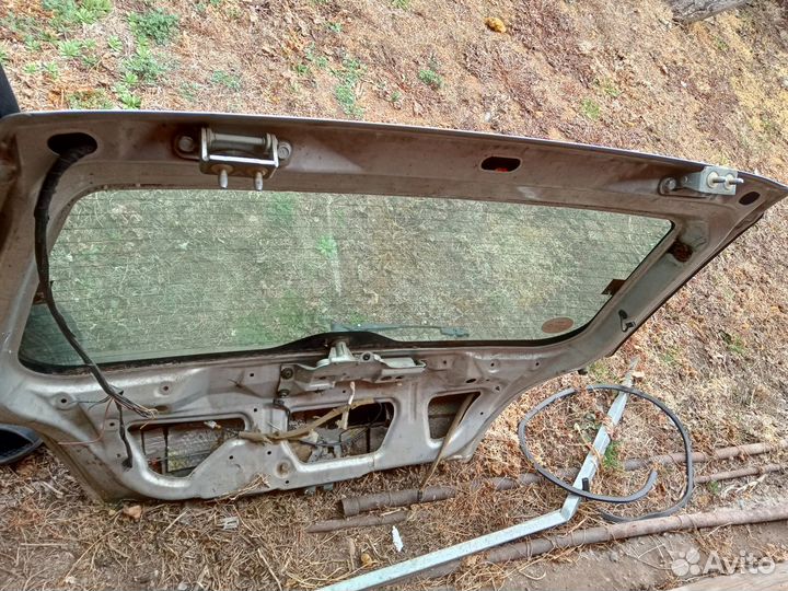 Задняя дверь багажника Subaru Impreza