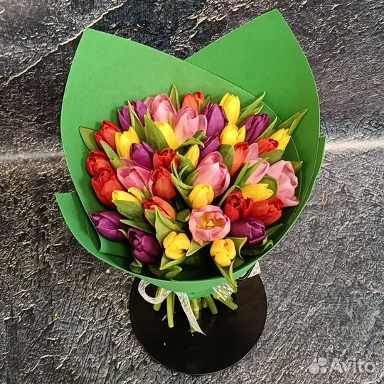 Букет из разноцветных сортовых тюльпанов 37 шт
