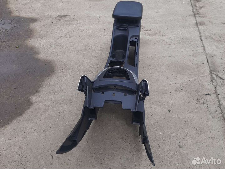 Подлокотник Peugeot 308