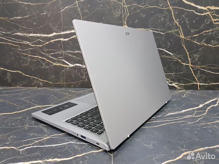 Игровой ноутбук Acer на Ryzen 5 7520U 8/256Gb 15