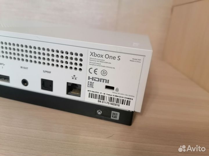 Xbox One S 1Tb +игры