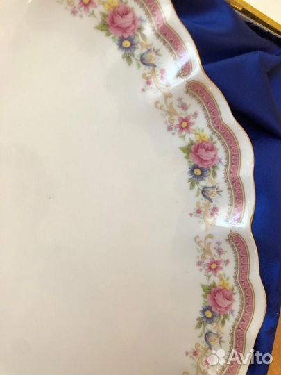 Фарфоровое блюдо с лопаткой