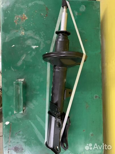 Амортизатор задний левый тойота карина E ST-190