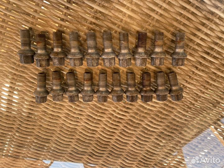 Болт колесный Оригинал M14*1.5 Mercedes