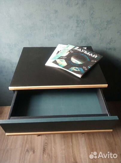 Тумба на высоких ножках