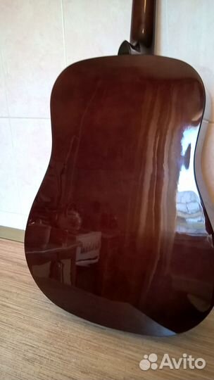Акустическая гитара 