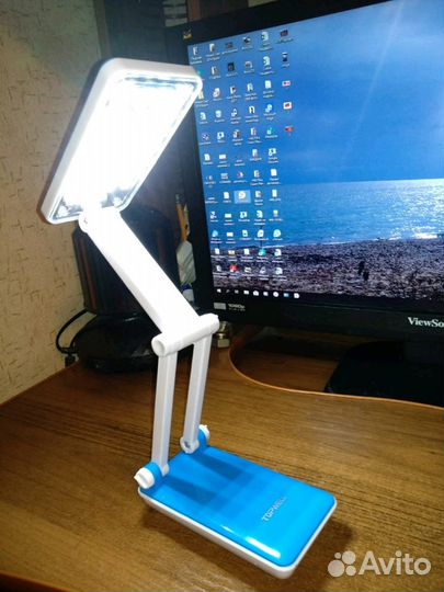 Настольная лампа