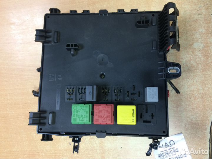 Задний блок предохранителей Opel Vectra C