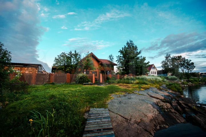 Дом 199 м² на участке 9,9 сот.