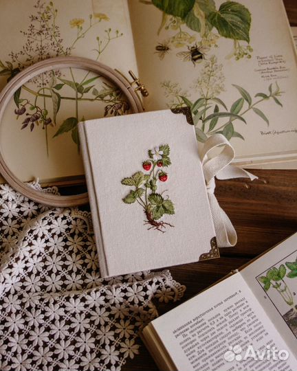 Блокнот с вышивкой ручной работы