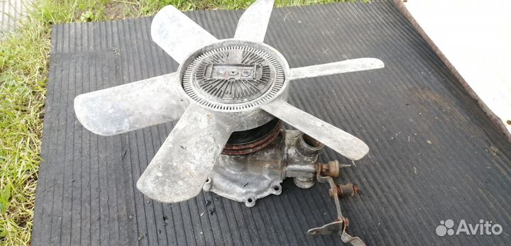 Помпа Mercedes W116,W108,109 Water Pump 1162011101