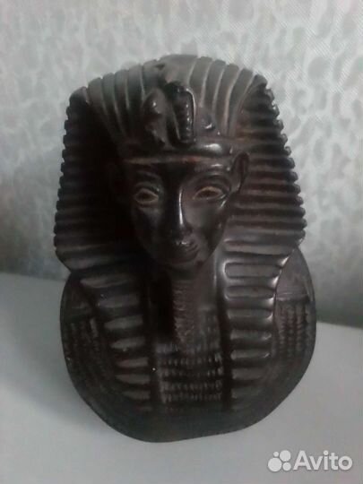 Египетская статуэтка из камня Сфинкс