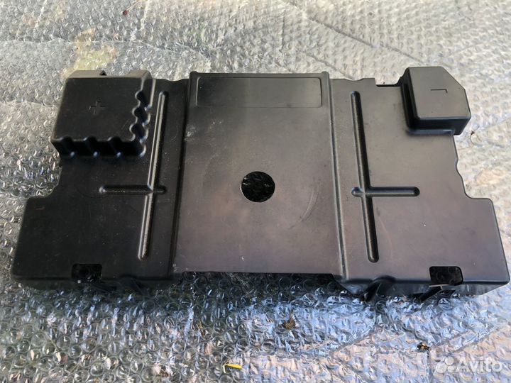 Крышка акб Chevrolet Camaro V 2010-2015