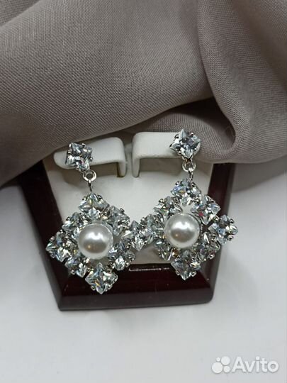 Серьги с кристаллами и жемчугом
