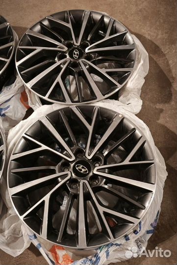 Комплeкт оригинальных дискoв R18 Нyundаi Тuсsоn 3