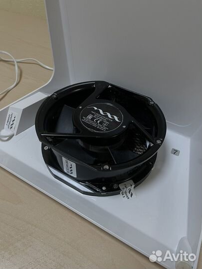 Маникюрная вытяжка