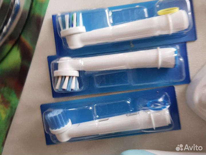 Зубная щетка Braun Oral-B Pro1 CrossAction