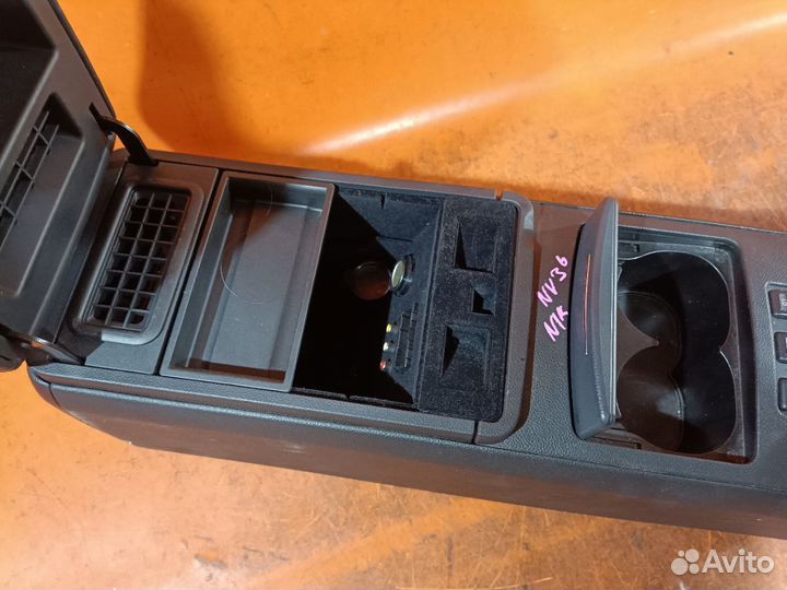 Бардачок на Nissan Skyline NV36