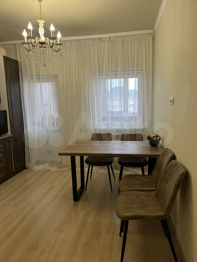 3-к. квартира, 91 м², 8/8 эт.