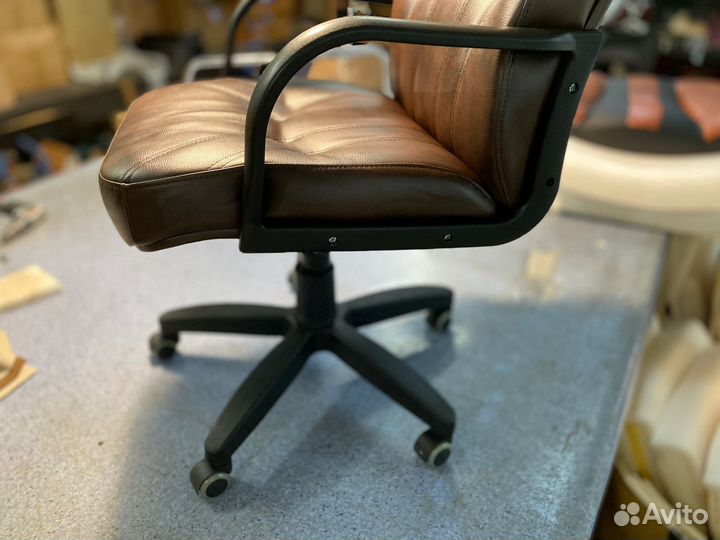 Офисное кресло