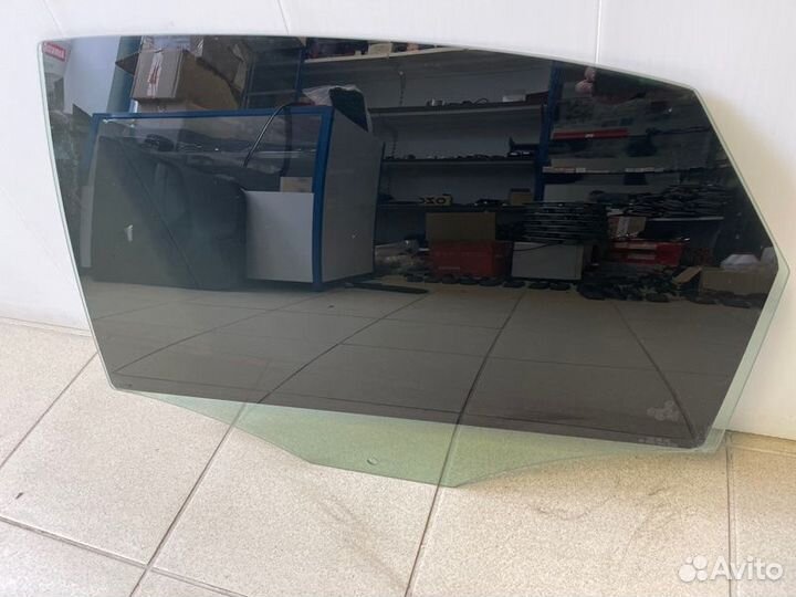 Стекло двери заднее левое Volkswagen Polo