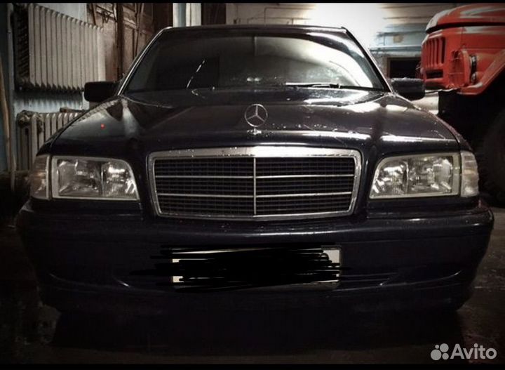 Решетка радиатора w202