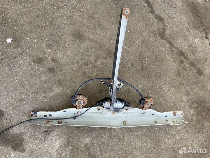 Верхняя планка радиатора 5321622150 Toyota Mark II