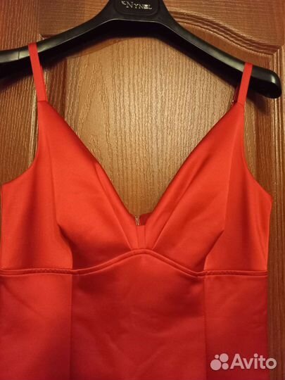 Платье красное алое карандаш